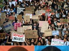 Mouvement des Lycéens en France: Et si c’était au Togo? Haut: Manif des lycéens en France. Bas: les élèves Togolais Anselme Sinandare et Douti Sinalengue assassinés par le régime de Faure Gnassingé lors de manifs pacifiques des élèves au Togo | Infog: LeCorrecteur.tg